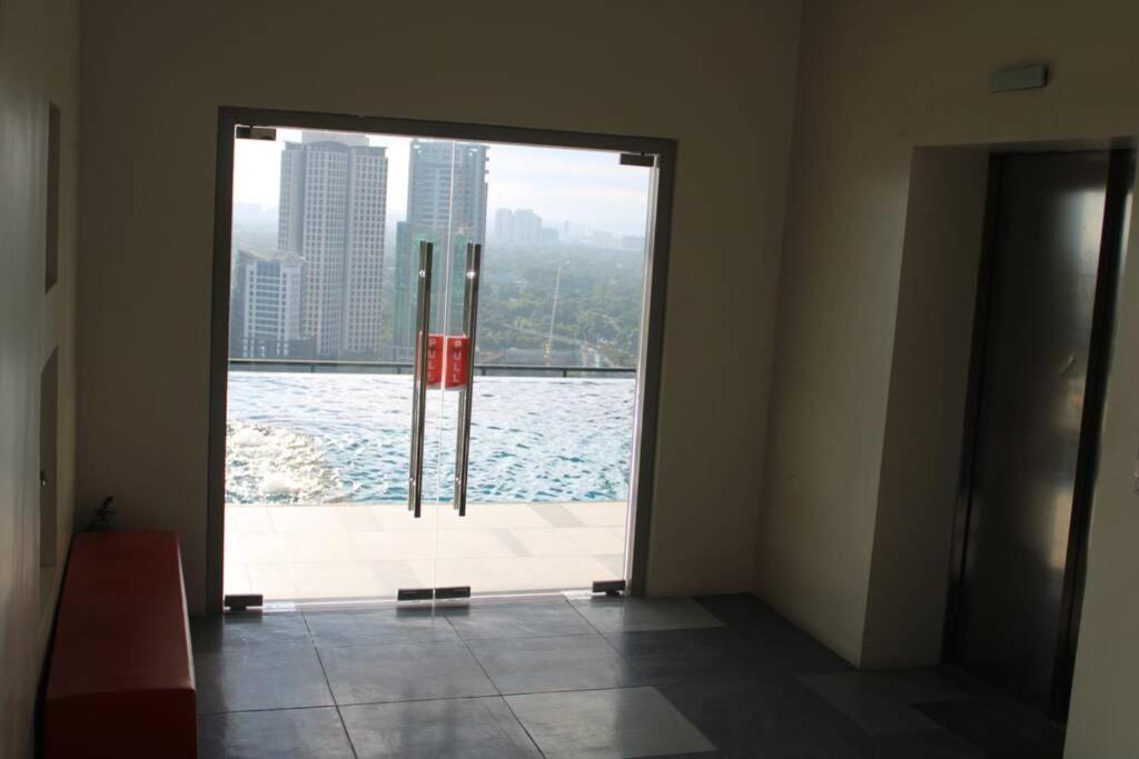 A2J Luxury Bgc Balcony Suite Near Sm Aura Taguig Manila Exterior photo